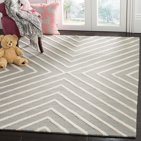 Safavieh Safavieh Kids Sfk920C Grey / Ivory Rugs.