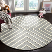 Safavieh Safavieh Kids Sfk920C Grey / Ivory Geometric Area Rug