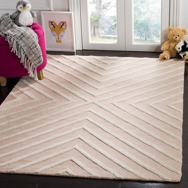 Safavieh Safavieh Kids Sfk920P Pink / Ivory Geometric Area Rug