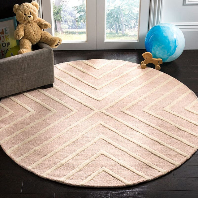 Safavieh Safavieh Kids Sfk920P Pink / Ivory Geometric Area Rug