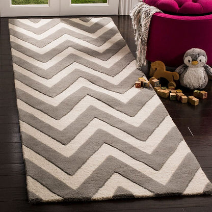 Safavieh Safavieh Kids Sfk921C Grey / Ivory Chevron Area Rug