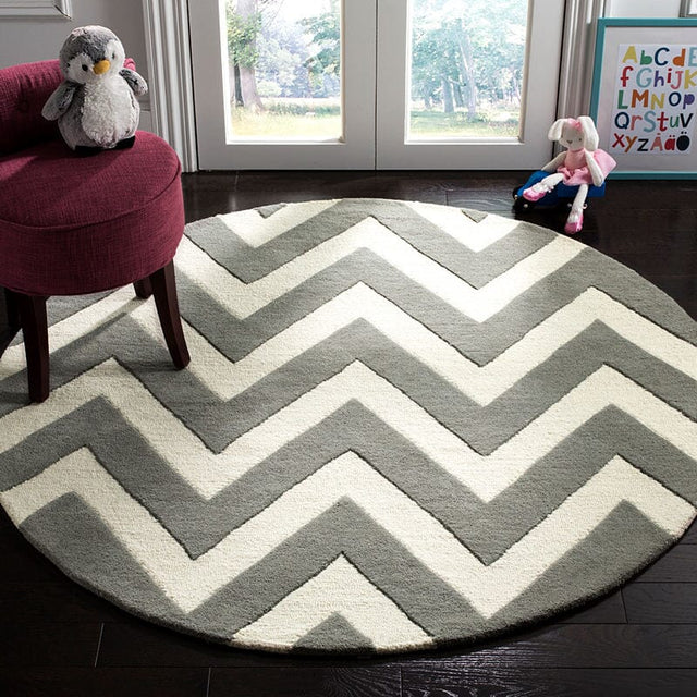 Safavieh Safavieh Kids Sfk921C Grey / Ivory Chevron Area Rug