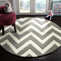 Safavieh Safavieh Kids Sfk921C Grey / Ivory Chevron Area Rug