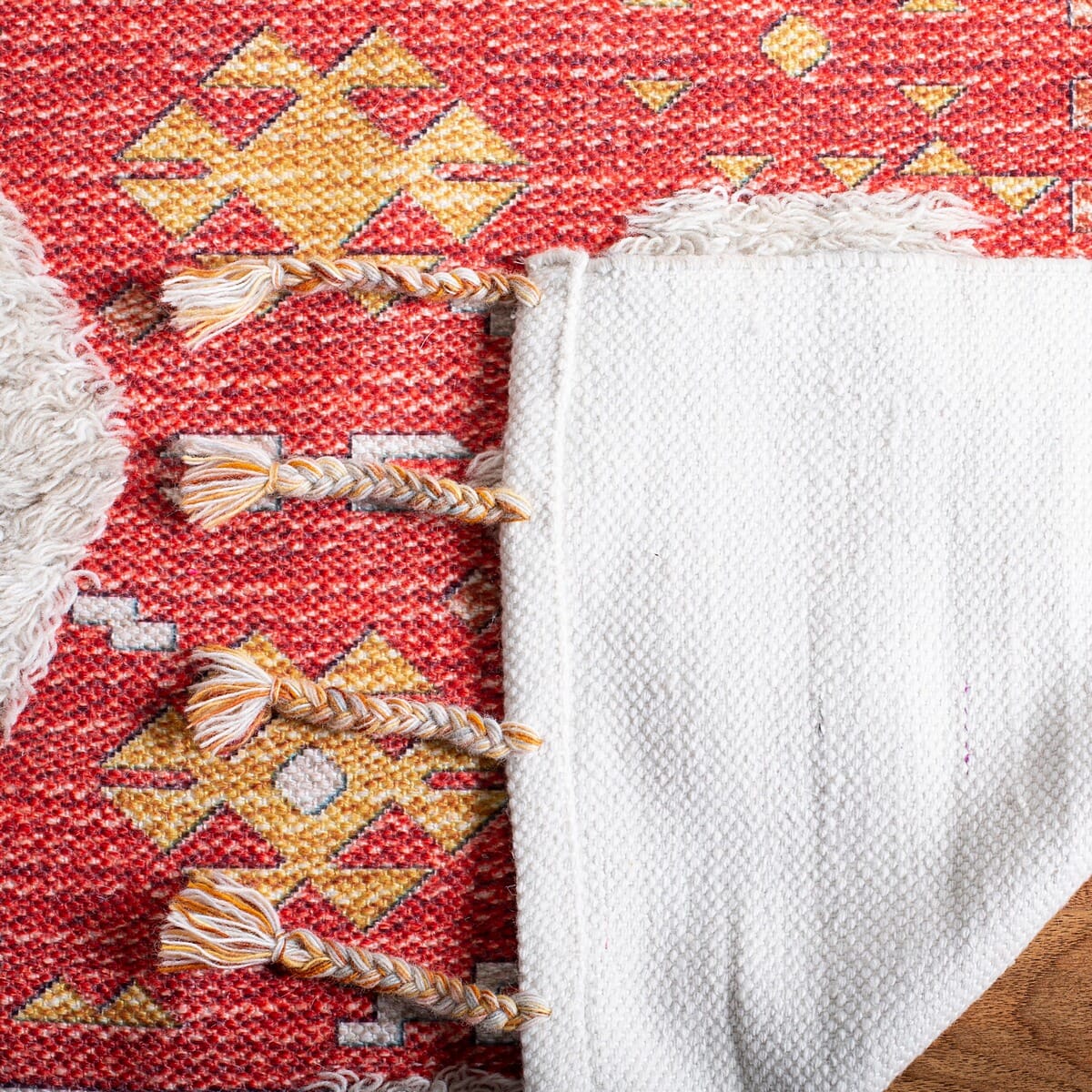 Safavieh Saffron Sfn105P Rust / Beige Rugs.