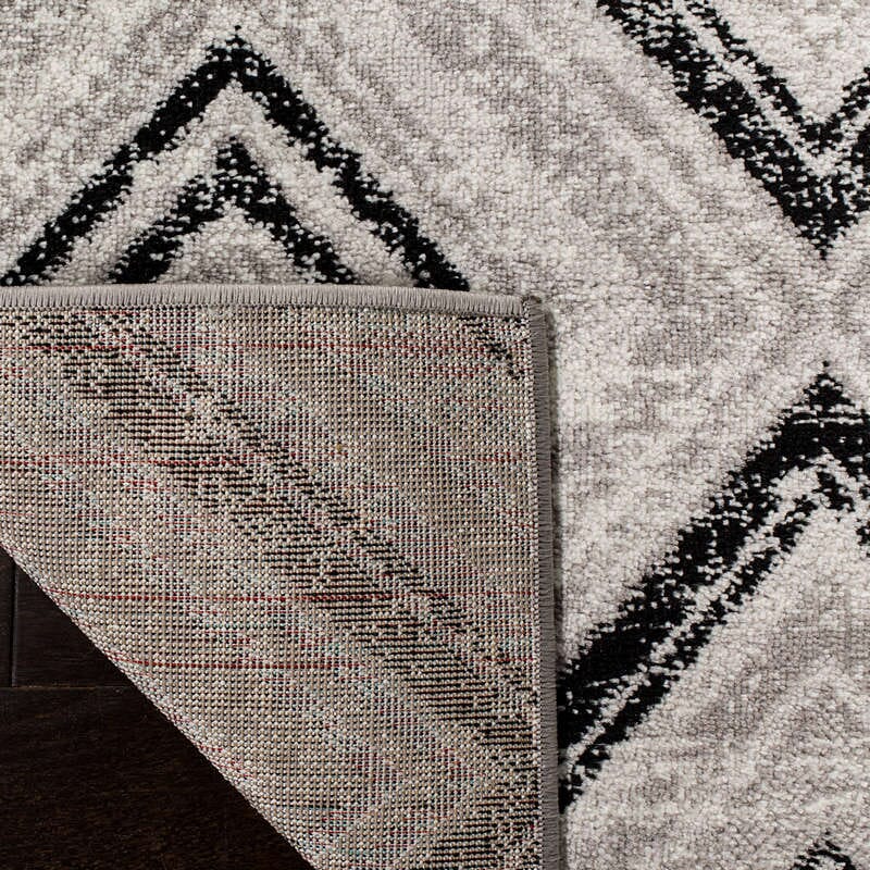 Safavieh Skyler Sky120J Grey / Black Geometric Area Rug