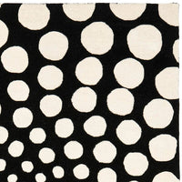 Safavieh Soho Soh766B Black / Ivory Geometric Area Rug