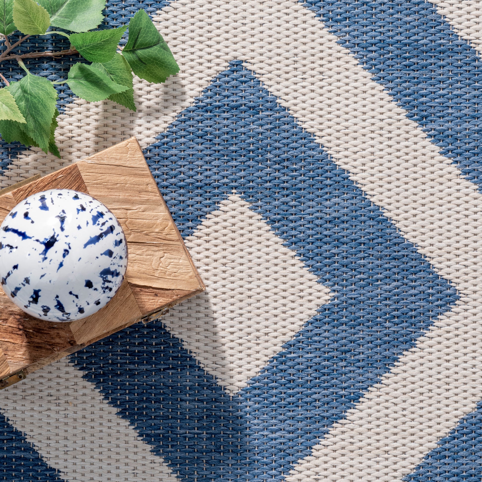 Nuloom Shane Celtic Trellis Nsh2868B Blue Area Rug