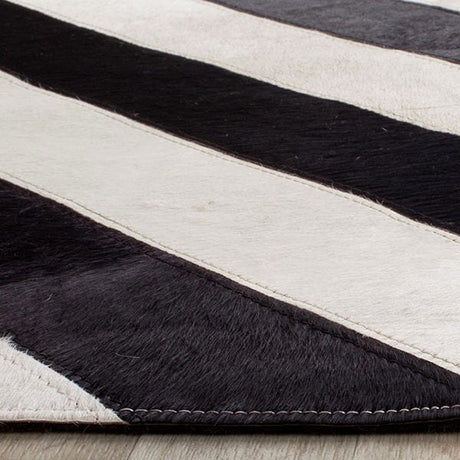 Safavieh Studio Leather Stl122A White / Black Rugs.