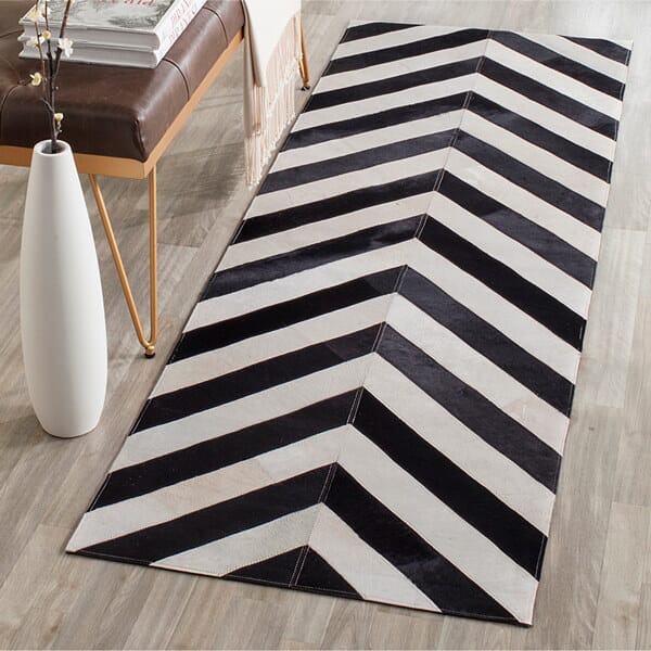 Safavieh Studio Leather Stl122A White / Black Chevron Area Rug