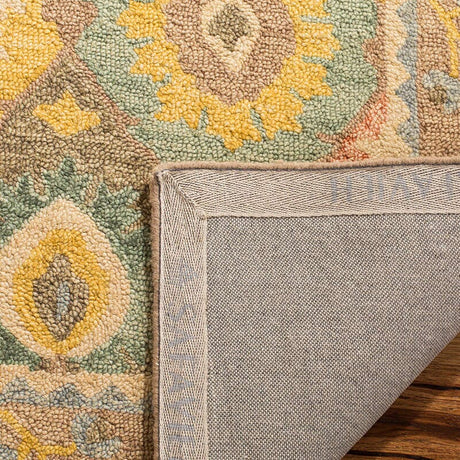 Safavieh Suzani Szn317A Ivory / Multi Rugs.