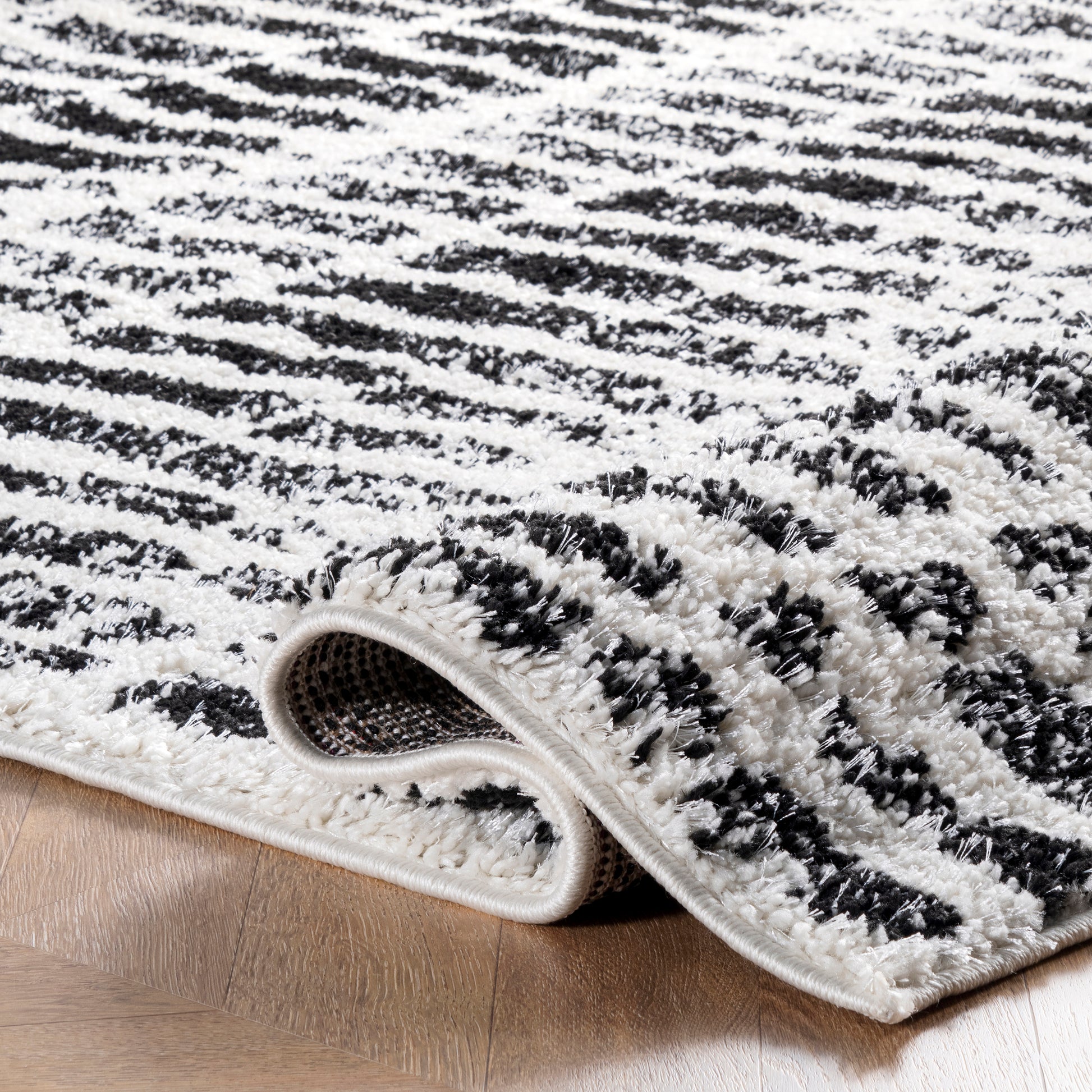 Nuloom Zoey Stripe Cozy Nzo1920A Black And White Area Rug