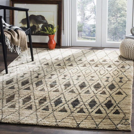 Safavieh Tangier Tgr648A Ivory / Black Rugs.