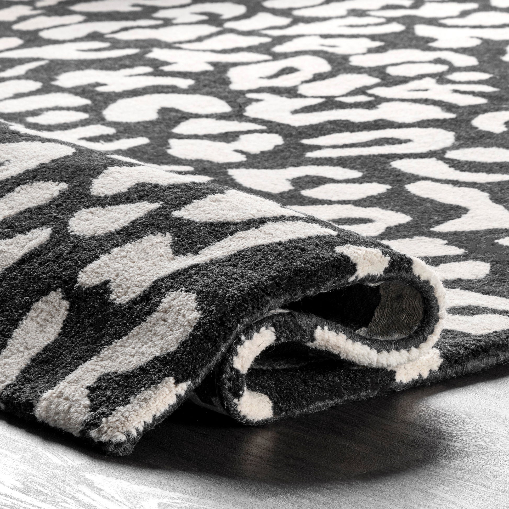 Nuloom Rorie Leopard Print Nro2683A Black Area Rug