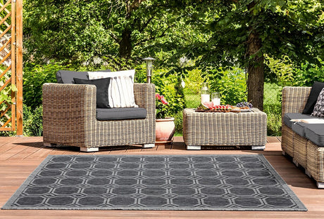 United Weavers Augusta Balos Black (3900-10670) Rugs.