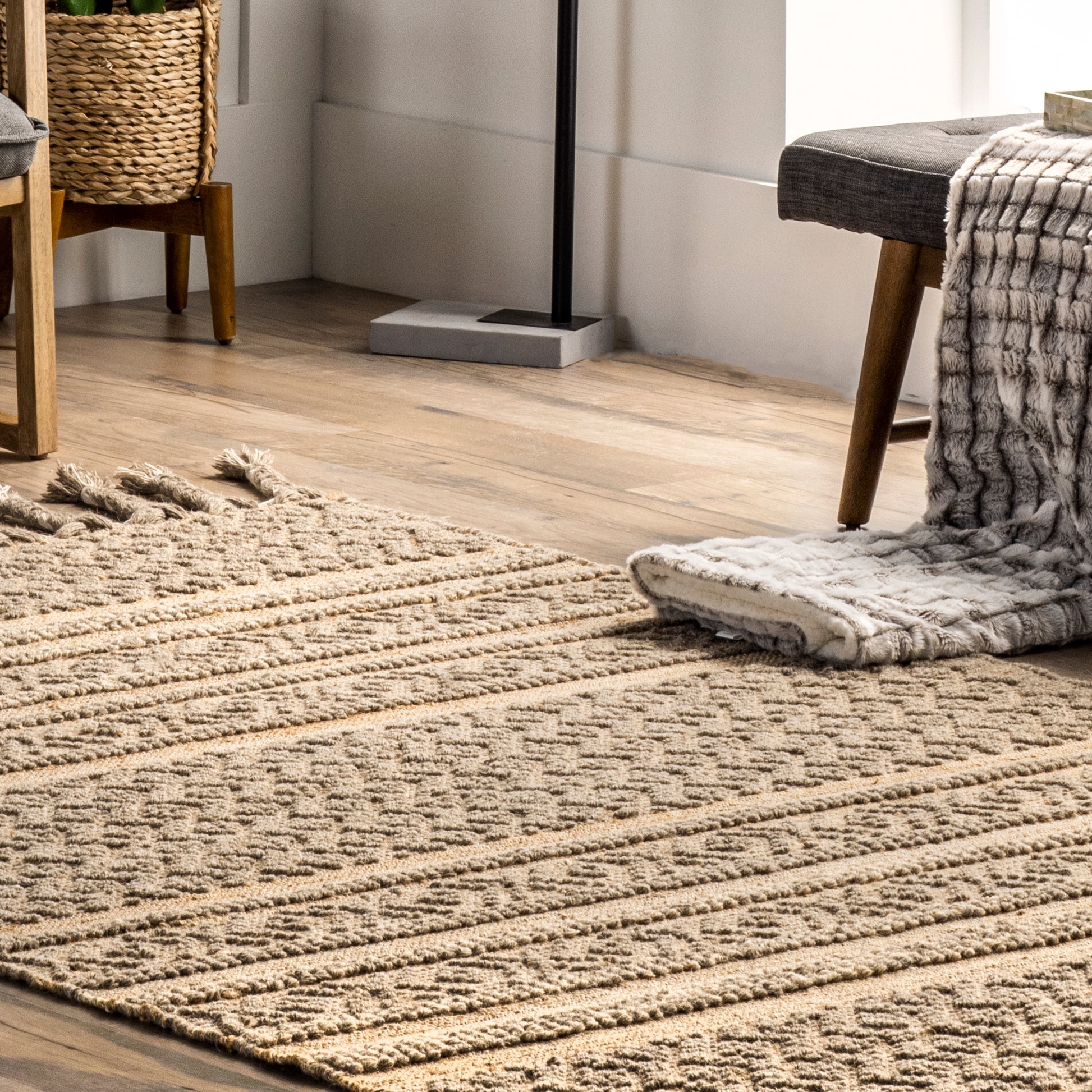 Nuloom Elenora And Aztec Nel3588A Natural Area Rug