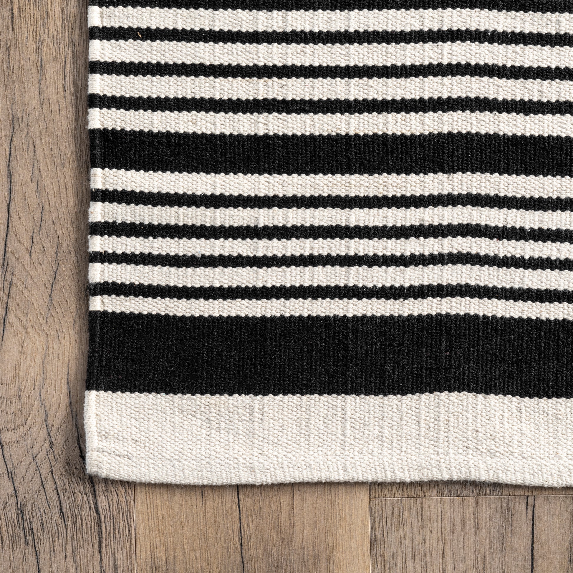 Nuloom Jess Striped Nje1975A Black Area Rug