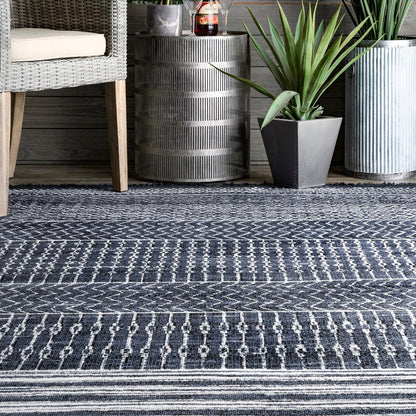 Nuloom Saige Trellis Nsa1489A Black Area Rug