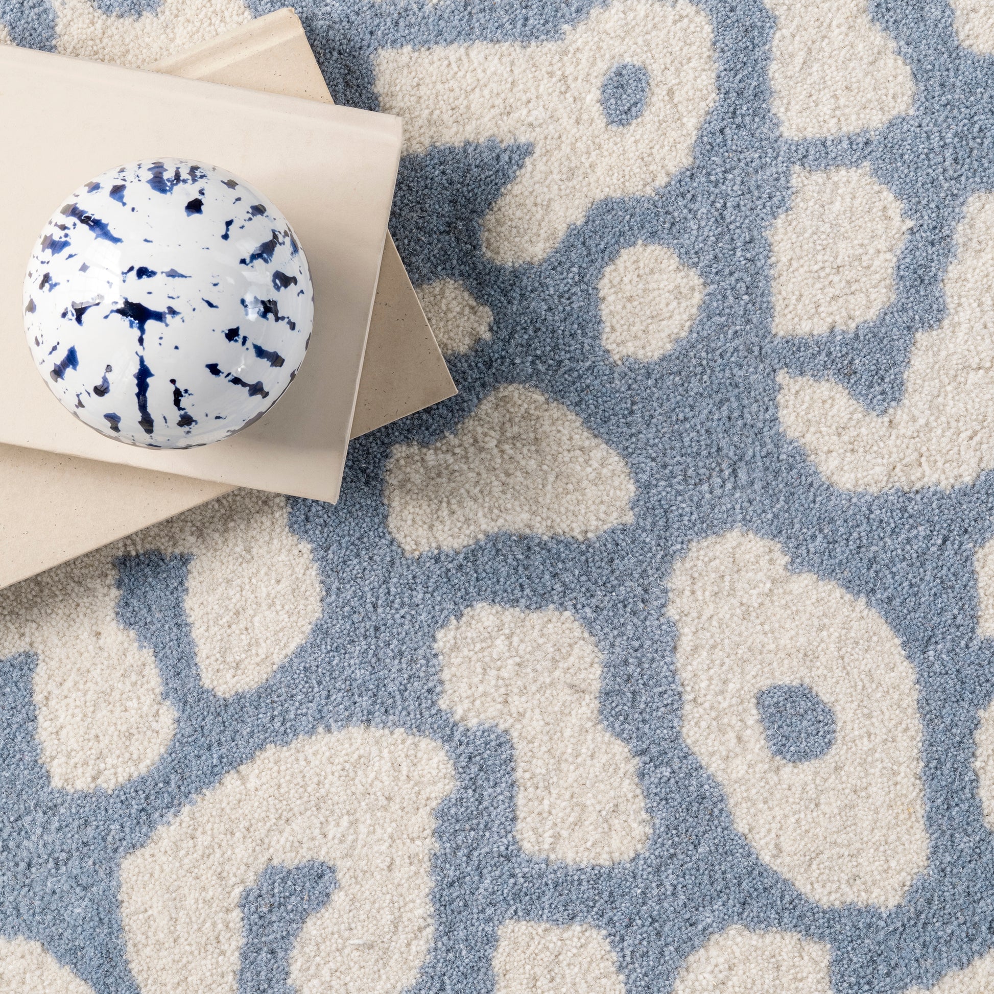 Nuloom Rorie Leopard Print Nro2683B Light Blue Area Rug